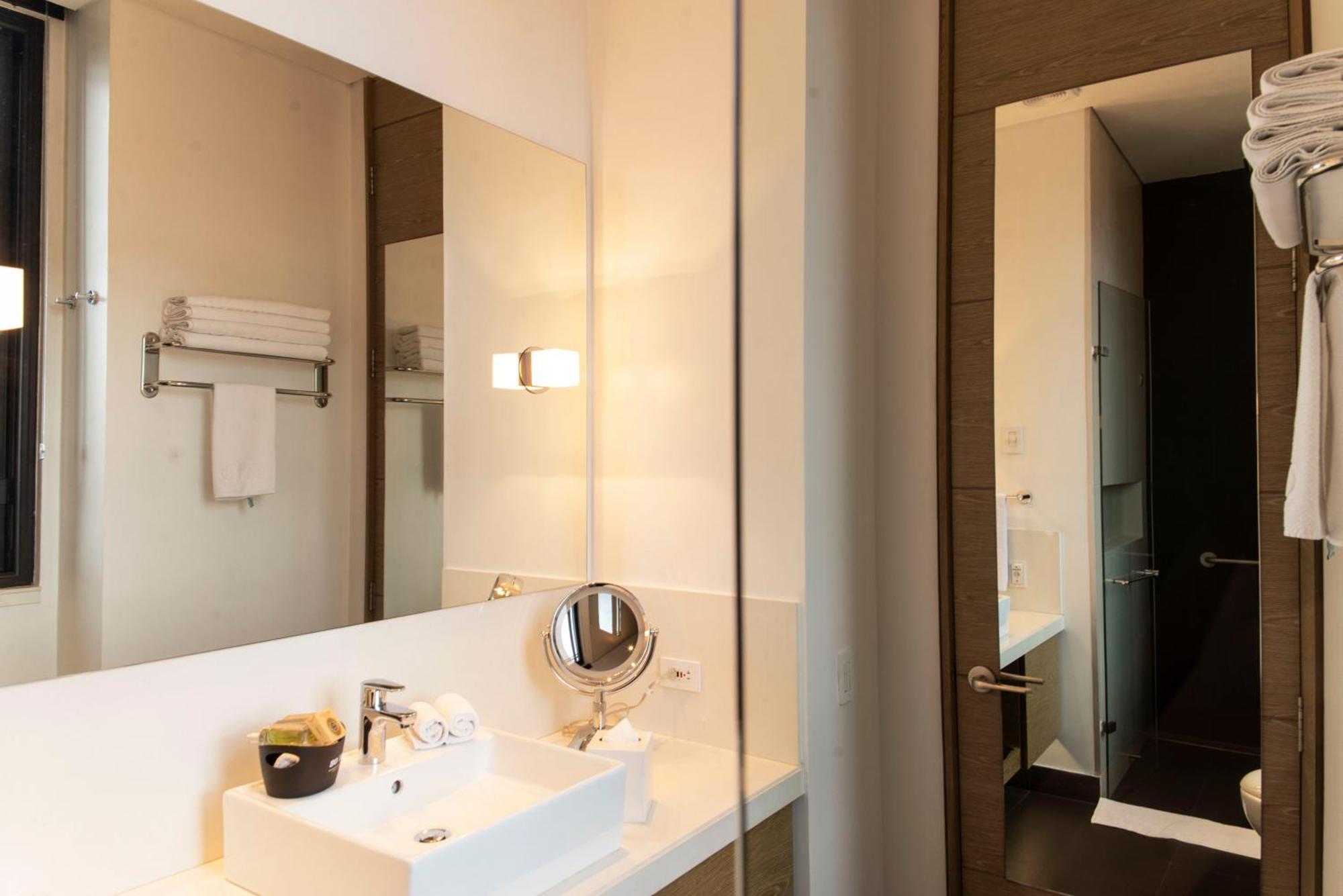 8010 Urban Living- Luxury Home Experience Bogota Buitenkant foto