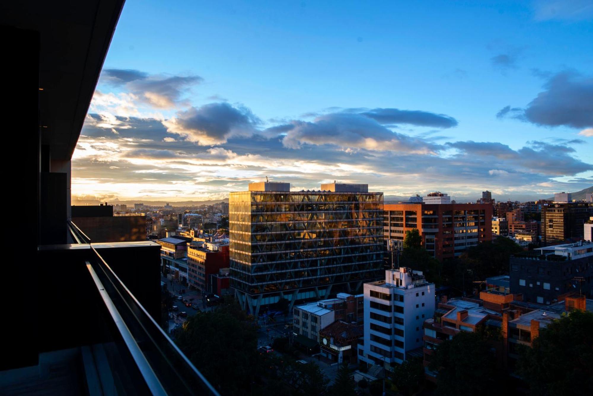 8010 Urban Living- Luxury Home Experience Bogota Buitenkant foto