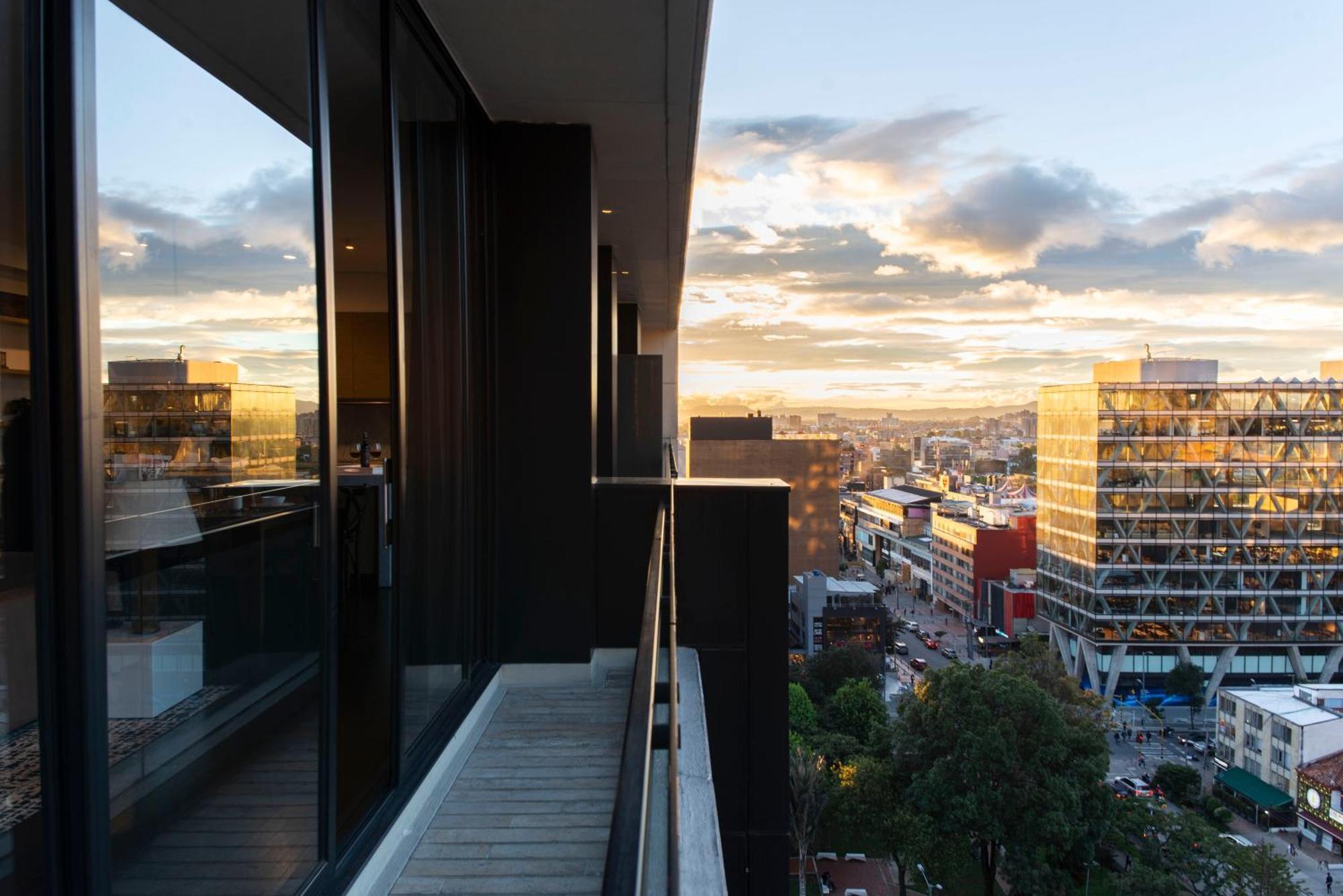 8010 Urban Living- Luxury Home Experience Bogota Buitenkant foto